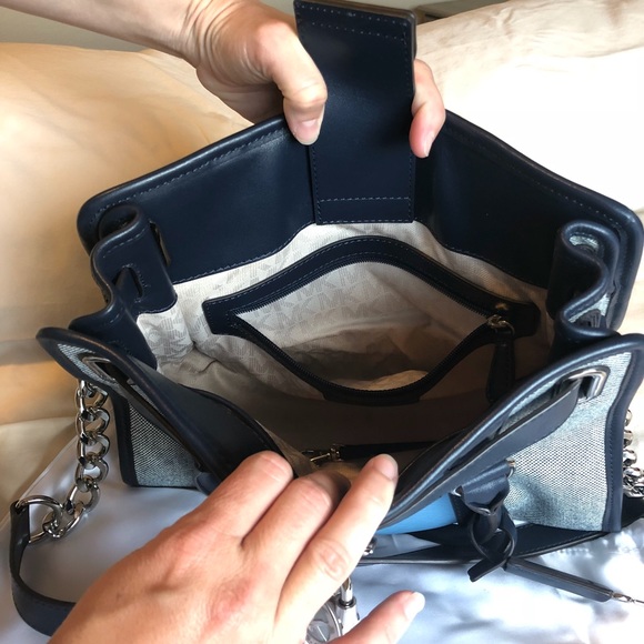 BRAND NEW Authentic Michael Kors purse w/wallet!!! - Picture 5 of 8